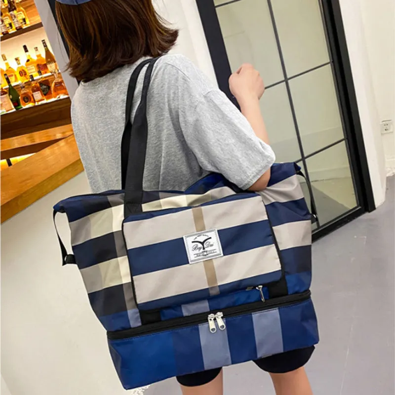 Checkered holdall with large capacity