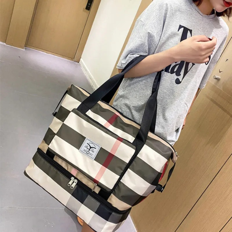 Checkered holdall with large capacity