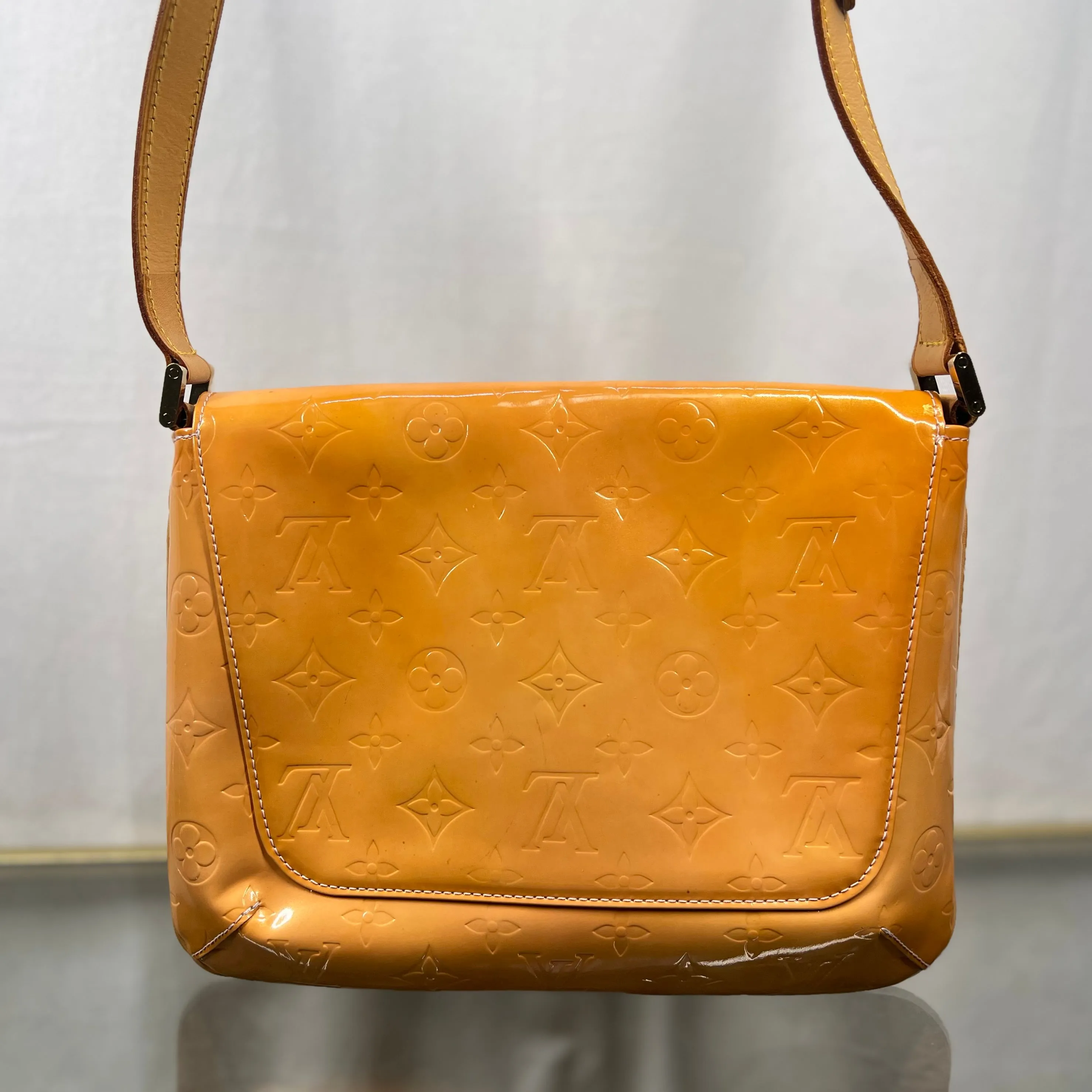 LOUIS VUITTON Thompson Street Yellow Mango Vernis Monogram Shoulder Bag