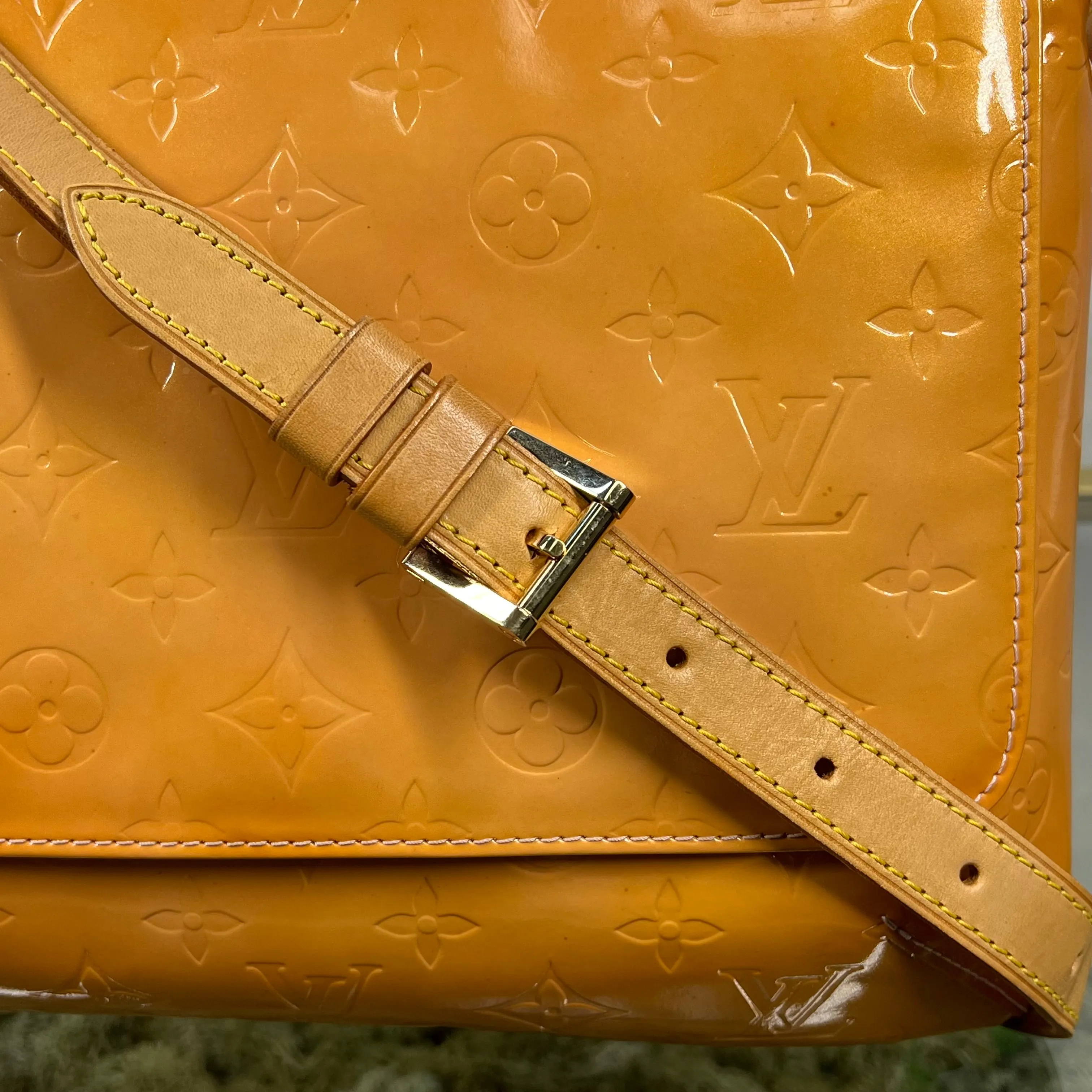 LOUIS VUITTON Thompson Street Yellow Mango Vernis Monogram Shoulder Bag