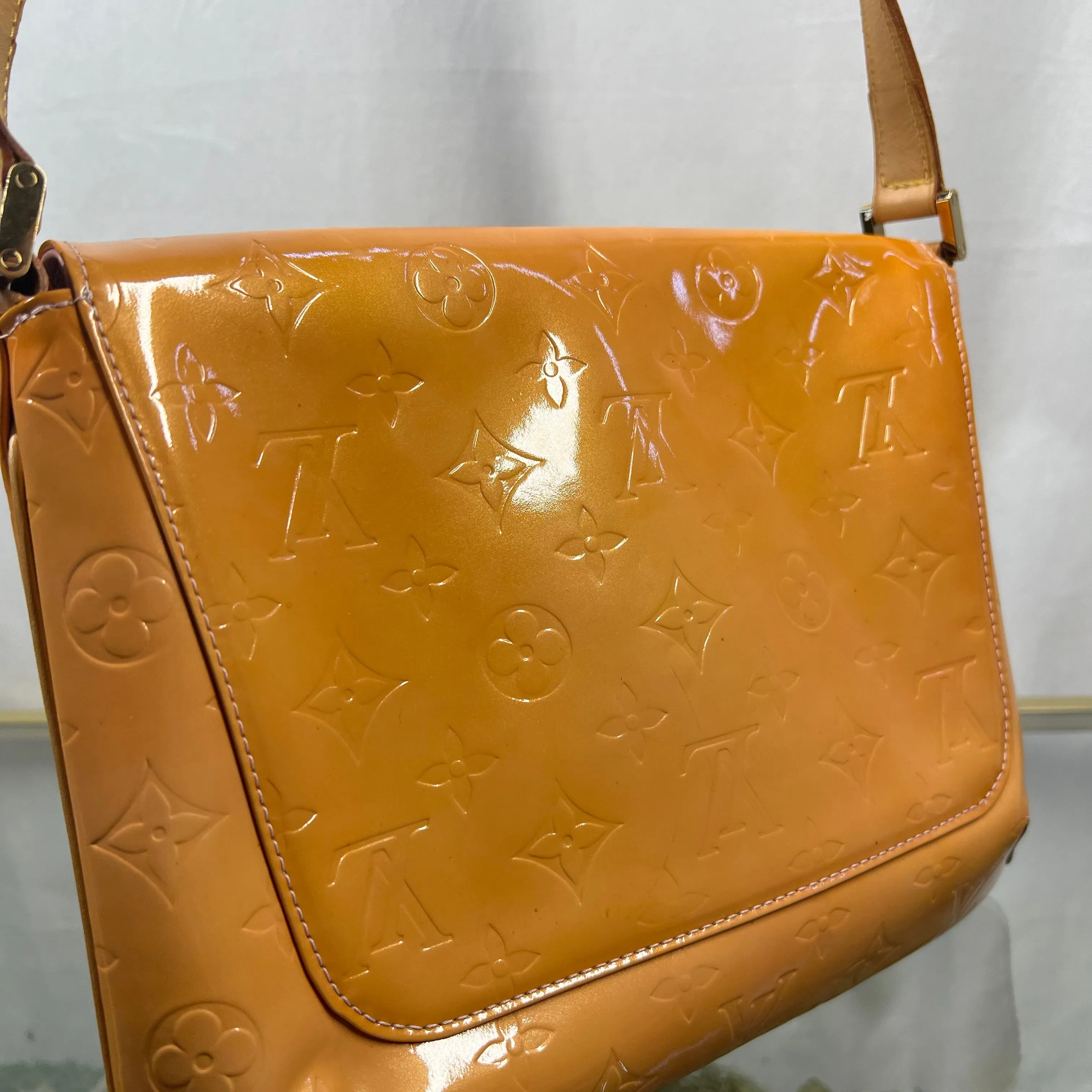 LOUIS VUITTON Thompson Street Yellow Mango Vernis Monogram Shoulder Bag