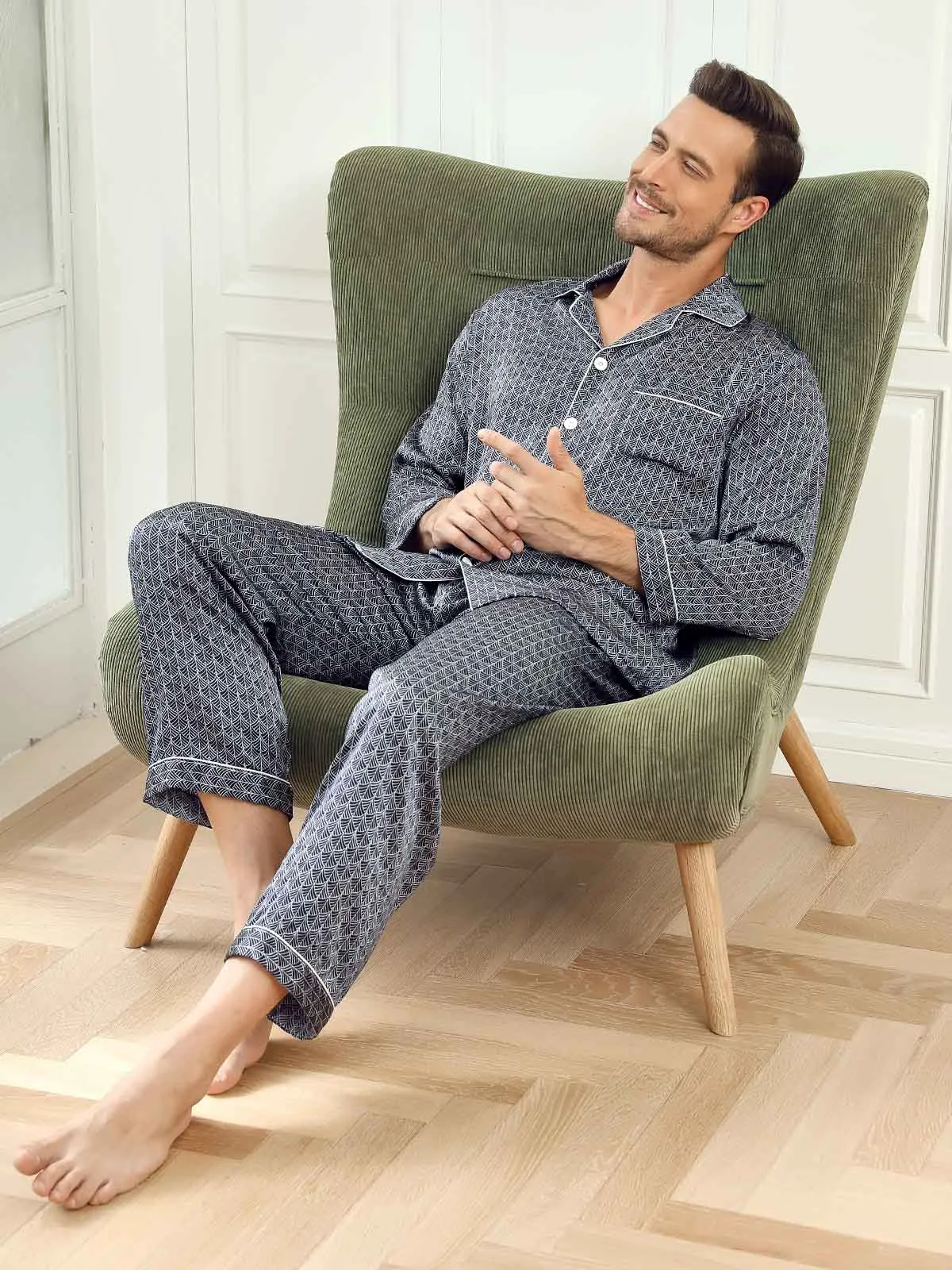 Luxurious Silk Printed Men‘s Pajama Set