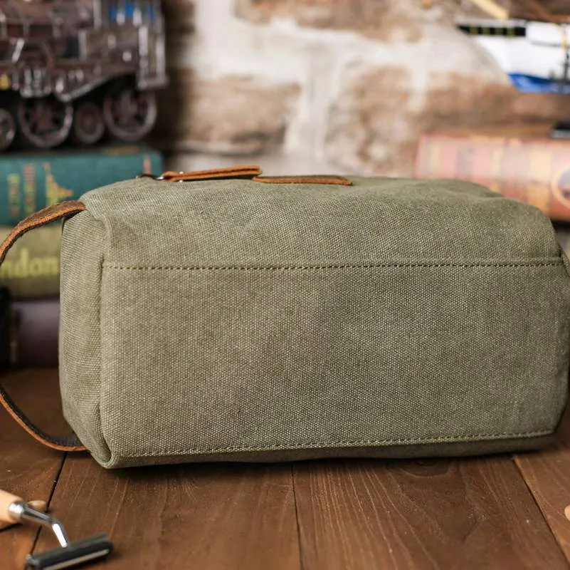 Personalized Groomsmen Gift, Dopp Kit Bag Customized Canvas Toiletry Bag Make Up Bag Monogram Mens Toiletry Bag