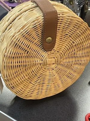 Wicker circle handbag